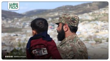 مراسل الجماهير بناء على توجيهات وزير الدفاع اللواء مرهف أبو قصرة، شاركت وحدات من إدارة الخدمات الطبية في وزارة الدفاع في عمليات الإجلاء والإسعاف في منطقة خربة الجوز بريف إدلب، بعد تضررها جراء الفيضانات والسيول