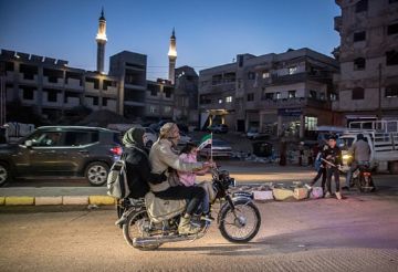 سوريا.. القبض على متخصص بسرقة الدراجات الكهربائية وتقييده إلى شجرة (صورة) سوريا.. القبض على متخصص بسرقة الدراجات الكهربائية وتقييده إلى شجرة (صورة)