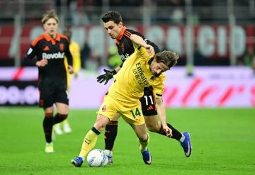 ميلان ينجو من الخسارة أمام كومو ويحافظ على أماله بإحراز لقب الدوري الايطالي