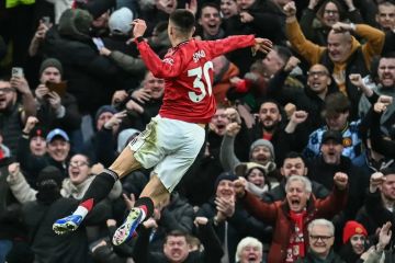 مانشستر سيتي يهدر الفوز أمام توتنهام وفوز مثير لجاره اليونايتد بالدوري الانكليزي