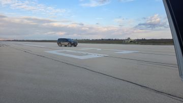 الجيش السوري يرفع العلم الوطني فوق مطار القامشلي (فيديو) الجيش السوري يرفع العلم الوطني فوق مطار القامشلي (فيديو)