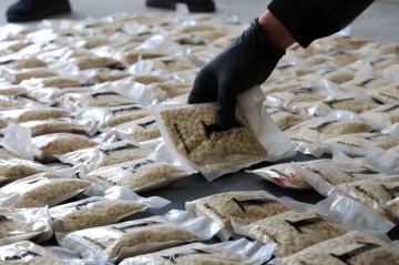 العراق يفكك شبكة دولية لتجارة المخدرات داخل سوريا (صور) العراق يفكك شبكة دولية لتجارة المخدرات داخل سوريا (صور)