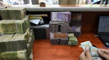 سعر صرف الليرة مقابل الدولار يتم أسبوعا من الاستقرار