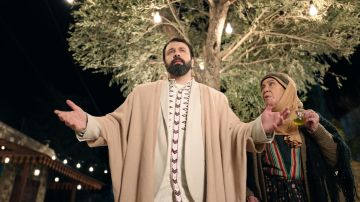 خلف عباءات مولانا .. رحلة تصميم معقدة لشخصية تيم حسن خلف عباءات مولانا .. رحلة تصميم معقدة لشخصية تيم حسن