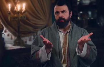 ختم التمثيل.. النجم السوري تيم حسن يشعل مواقع التواصل بتقليده بشار الأسد في مسلسل مولانا (فيديو)