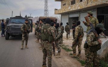 الجيش السوري يغلق نفق تهريب بين سوريا ولبنان الجيش السوري يغلق نفق تهريب بين سوريا ولبنان