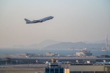 سوريا وألمانيا تبحثان إعادة الربط الجوي وتطوير قطاع الطيران