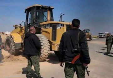 البدء بإعادة فتح طريق أبيض بين الحسكة والرقة وإزالة السواتر الترابية البدء بإعادة فتح طريق أبيض بين الحسكة والرقة وإزالة السواتر الترابية