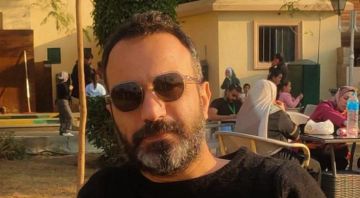 رغم مناشدات عائلته...ترحيل الصحفي السوري سامر مختار من مصر الى سوريا