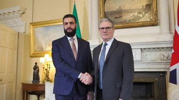 الشرع يلتقي مع رئيس الوزراء البريطاني في لندن ويبحثان تعزيز العلاقات الثنائية