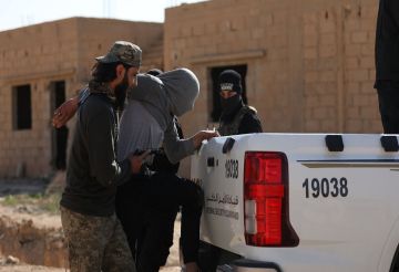 سوريا.. حملة مداهمات في موحسن بريف دير الزور الشرقي تستهدف خلايا داعش (صور) سوريا.. حملة مداهمات في موحسن بريف دير الزور الشرقي تستهدف خلايا داعش (صور)