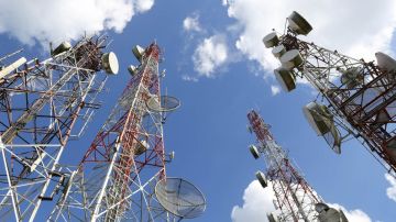 عودة خدمات الاتصالات إلى دير الزور بعد انتهاء أعمال الصيانة في تدمر عودة خدمات الاتصالات إلى دير الزور بعد انتهاء أعمال الصيانة في تدمر