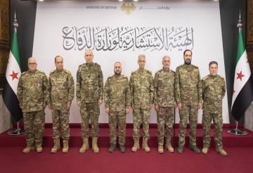 أول اجتماع للهيئة الاستشارية للدفاع السورية بمشاركة أبرز الضباط المنشقين عن النظام السابق (صور) أول اجتماع للهيئة الاستشارية للدفاع السورية بمشاركة أبرز الضباط المنشقين عن النظام السابق (صور)