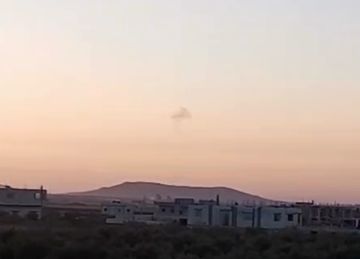 إسقاط مسيرة إيرانية بصاروخ من مروحية إسرائيلية في ريف درعا (فيديو)