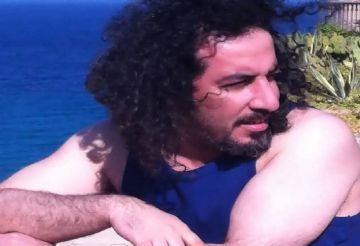 مخرج فيلم شبه منحرف ينسحب من تظاهرة أفلام الثورة السورية