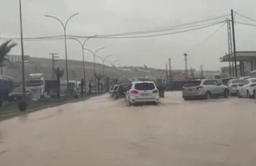 سوريا.. الأمطار الغزيرة تعرقل الحركة بين باب الهوى وسرمدا وإغلاق جزئي لعدد من الطرق الفرعية (فيديو)