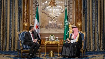 في منشور تضمن صورتين.. هذا ما قاله الشرع عن لقائه ولي العهد السعودي