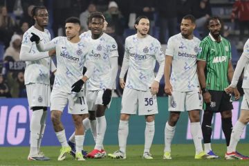 انتر ميلان يوصل زحفه بثبات نحو اللقب بفوز عريض أمام ساسولو بالدوري الايطالي انتر ميلان يوصل زحفه بثبات نحو اللقب بفوز عريض أمام ساسولو بالدوري الايطالي