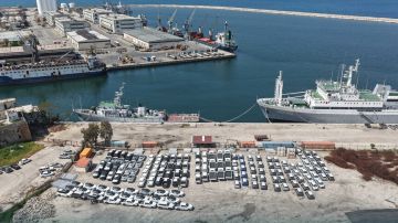 بعد سنوات من التوقف...استئناف تصدير السيارات بنظام الترانزيت عبر مرفأ اللاذقية