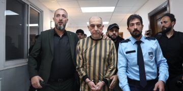 نقابة المحامين تشكل لجنة دفاع لذوي الضحايا في محاكمة عاطف نجيب