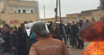 أهالي المعتقلين لدى قسد يحتجون في دير الزور للمطالبة بالكشف عن مصير أبنائهم