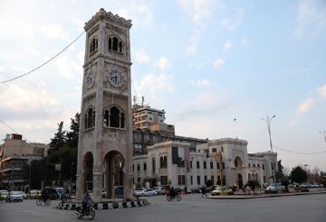 مظاهرة حاشدة في حماة لأصحاب المحلات العقارية احتجاجا على قرارات لجان التخمين (فيديو)