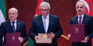 تعاون ثلاثي في عمان وتوقيع اتفاقيات اقتصادية مع تركيا