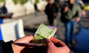 سعر صرف الدولار و اليورو و الذهب مقابل الليرة السورية الثلاثا 7 4 2026