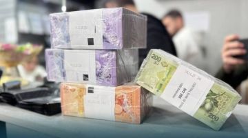 الليرة تقلص خسائرها قبيل إغلاق الأربعاء