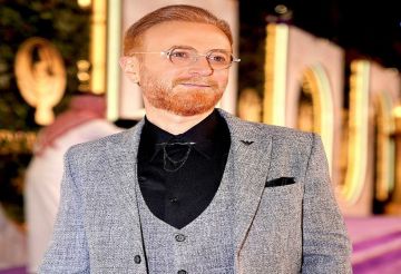 مصطفى الخاني يثير تساؤلات حول غياب التعزية الرسمية برحيل كوليت خوري