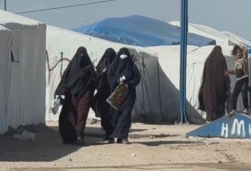 مغادرة عائلات أسترالية مخيما لعوائل داعش في سوريا متوجهين إلى بلادهم