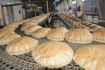 دخول شاحنات طحين إلى السويداء وتعديلات جديدة على وزن وسعر الربطة