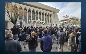 وزارة الداخلية: القبض على المتهمين بالاعتداء على مقر السفارة الإماراتية وزارة الداخلية: القبض على المتهمين بالاعتداء على مقر السفارة الإماراتية