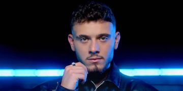 الشامي يتكفل بشراء منزل لطفل سوري بائع البسكوت الشامي يتكفل بشراء منزل لطفل سوري بائع البسكوت