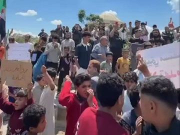 احتجاجات في مدينة الرقة رفضا لخطة التنظيم في منطقة شمال السكة احتجاجات في مدينة الرقة رفضا لخطة التنظيم في منطقة شمال السكة