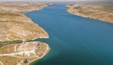 الطوارئ تحذر المواطنين بدير الزور والرقة من احتمال فيضان نهر الفرات الطوارئ تحذر المواطنين بدير الزور والرقة من احتمال فيضان نهر الفرات