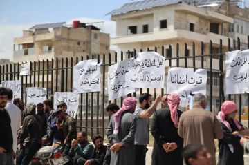 احتجاجات لأصحاب الحراقات في ريف حلب الشرقي.. وهتافات تطالب باستقالة القبلاوي