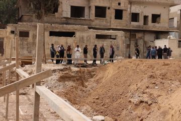 الدفاع المدني: اكتشاف رفات بشرية في مدرسة قصفها النظام السابق الدفاع المدني: اكتشاف رفات بشرية في مدرسة قصفها النظام السابق