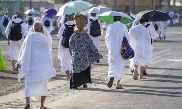 الحجاج يتوافدون إلى منى في يوم التروية الحجاج يتوافدون إلى منى في يوم التروية