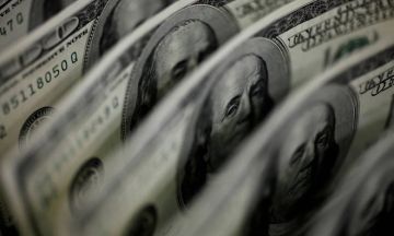 الدولار يستقر قرب أعلى مستوياته في 6 أسابيع