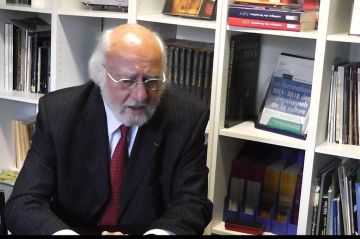 سيرة ثقافية سورية معقدة يرويها المنفي شريف خزندار