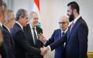 الشرع يبحث مع رئيس الحكومة اللبناني تطوير التعاون الاقتصادي وتعزيز التنسيق الامني