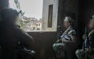الجيش الإسرائيلي يتوغل في الجنوب السوري ويستهدف الأراضي الزراعية في ريف درعا الغربي (فيديو)