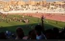 فوضى بملعب دير الزور... شجار بين المشجعين أثناء مباراة ناديي الفتوة وحطين