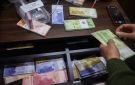 تراجع طفيف ومستمر لليرة السورية أمام الدولار.. الأسباب والمآلات