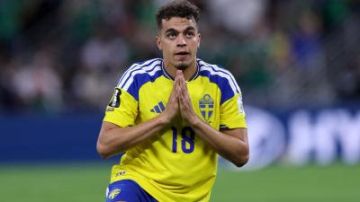 لماذا رفض ياسين العياري الاحتفال بهدفه أمام منتخب تونس؟ لماذا رفض ياسين العياري الاحتفال بهدفه أمام منتخب تونس؟