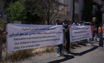وفد أممي يزور الشيخ حكمت الهجري لبحث ملف الامتحانات بالسويداء..وخروج مظاهرة للمطالبة بإجراء الامتحانات داخل المحافظة وفد أممي يزور الشيخ حكمت الهجري لبحث ملف الامتحانات بالسويداء..وخروج مظاهرة للمطالبة بإجراء الامتحانات داخل المحافظة