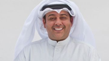 فنان كويتي يثير الجدل بتقليده أم كلثوم على خشبة المسرح فنان كويتي يثير الجدل بتقليده أم كلثوم على خشبة المسرح
