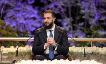 الشرع يلتقي وجهاء وأعيان ريف دمشق ويؤكد أهمية التواصل المباشر مع المواطنين الشرع يلتقي وجهاء وأعيان ريف دمشق ويؤكد أهمية التواصل المباشر مع المواطنين