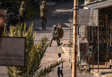 مداهمة منازل واعتقال مواطن في توغل إسرائيلي جديد بغطاء من الدرونات بريف القنيطرة السورية (فيديو) مداهمة منازل واعتقال مواطن في توغل إسرائيلي جديد بغطاء من الدرونات بريف القنيطرة السورية (فيديو)